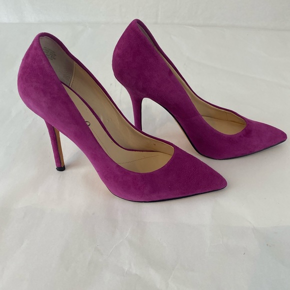 fuchsia suede pumps